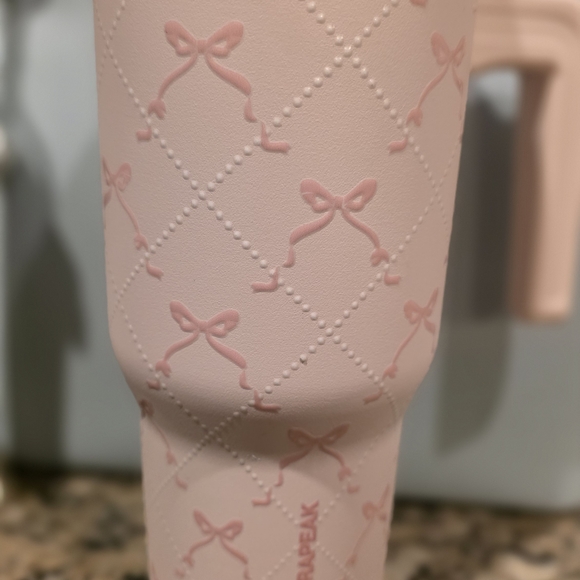 24 Oz Pink Hydrapeak Pink Stainless Steel Tumbler with Pink Bows - Picture 1 of 3